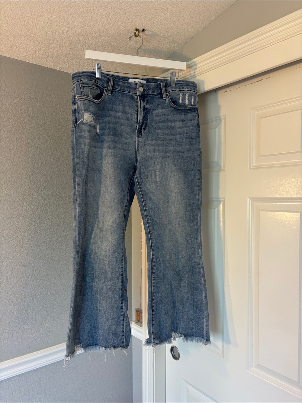 Women's Blue Cropped Raw-Hem Ankle Jeans
